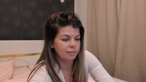 Elly online show from April 17, 7:28 pm