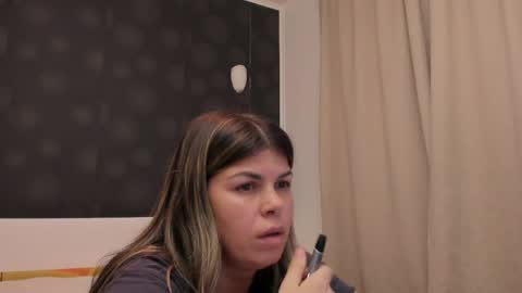 Elly online show from April 19, 6:07 pm