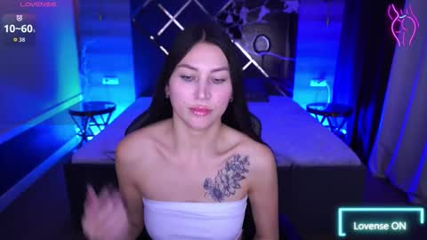 Snapshot of elisevelour chatting on November 8, 2:06 pm elisevelour online show from November 8, 2:06 pm