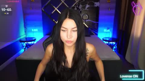 Snapshot of elisevelour chatting on November 15, 1:51 pm elisevelour online show from November 15, 1:51 pm