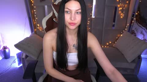 elisevelour online show from April 1, 12:28 pm