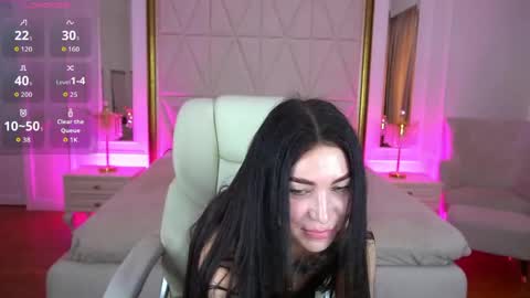 elisevelour online show from April 22, 12:28 pm