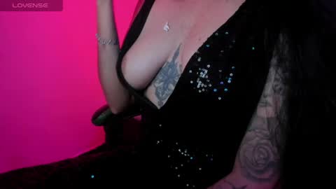 Snapshot of elissa_iris chatting on May 20, 2:29 am E L I S S A online show from May 20, 2:29 am