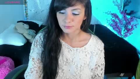 Snapshot of elissa_iris chatting on June 4, 2:17 am E L I S S A online show from June 4, 2:17 am