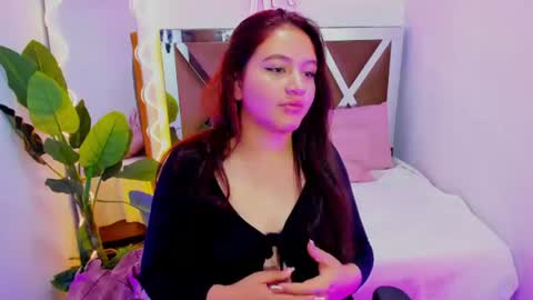 Snapshot of elissa_tay chatting on July 22, 4:32 pm elissa_tay online show from July 22, 4:32 pm