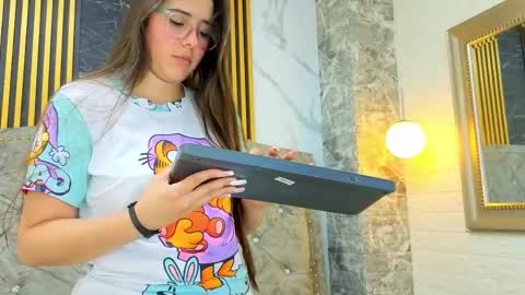 elisvega online show from April 10, 8:35 pm