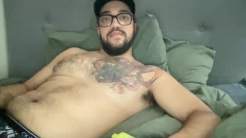 Snapshot of elitealex87 chatting on April 20, 9:45 am elitealex87 online show from April 20, 9:45 am