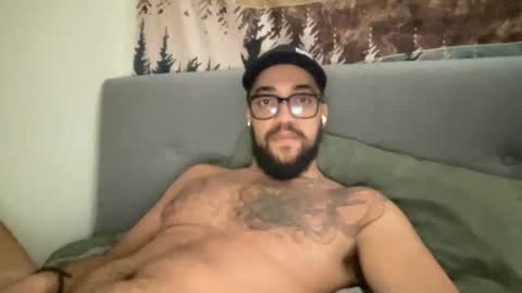 Snapshot of elitealex87 chatting on May 18, 9:26 am elitealex87 online show from May 18, 9:26 am