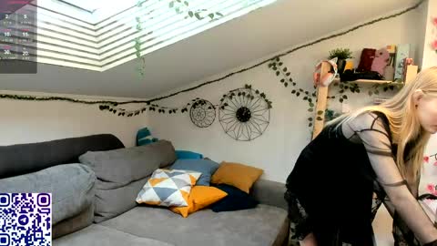 Snapshot of eliteeros chatting on May 10, 12:10 pm EliteEros online show from May 10, 12:10 pm