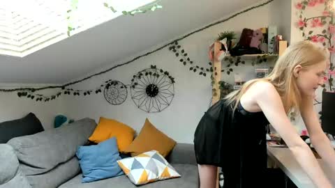 Snapshot of eliteeros chatting on May 16, 1:10 pm EliteEros online show from May 16, 1:10 pm