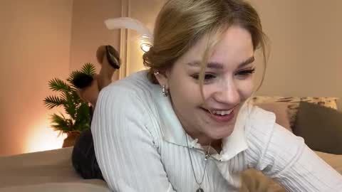 Snapshot of elixiirr chatting on December 14, 5:51 pm Stephanie online show from December 14, 5:51 pm