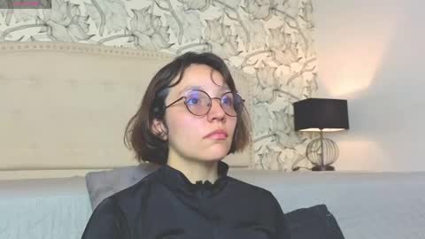 Eliza online show from April 21, 7:39 pm