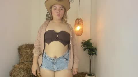 Snapshot of eliza_pryor chatting on June 6, 1:16 pm eliza_pryor online show from June 6, 1:16 pm