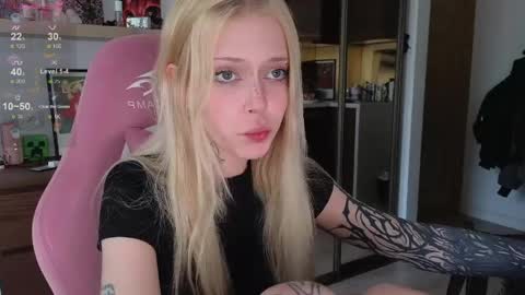 Snapshot of eliza_sadcat chatting on April 15, 3:08 pm Elizabeth online show from April 15, 3:08 pm