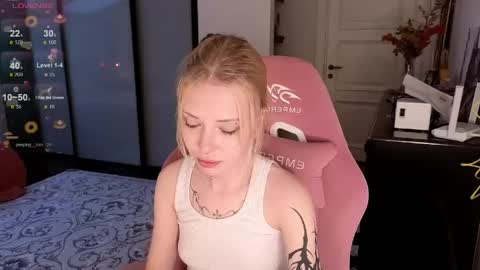 Snapshot of eliza_sadcat chatting on May 13, 6:05 pm Elizabeth online show from May 13, 6:05 pm