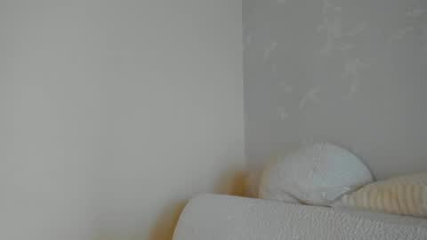 Snapshot of eliza_sanz chatting on February 15, 9:26 pm My name is ElizaPVT is open online show from February 15, 9:26 pm