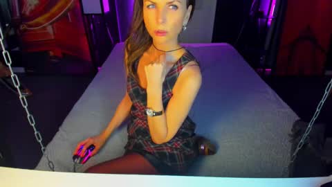 Elizabethangel online show from March 10, 9:32 am