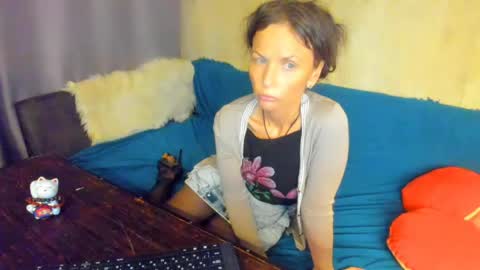 Snapshot of elizabe_th chatting on May 10, 10:37 pm Elizabethangel online show from May 10, 10:37 pm
