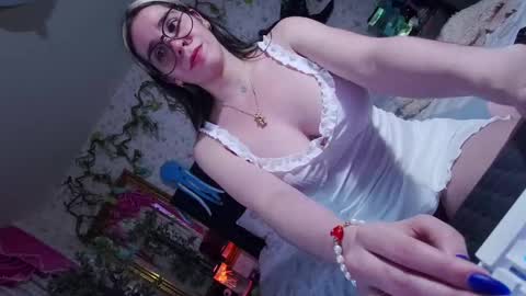 Elizabeth online show from September 29, 8:02 pm