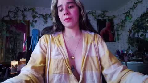 Elizabeth online show from October 13, 8:20 pm