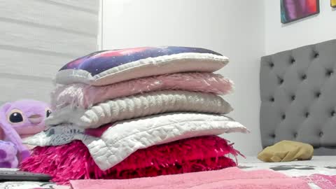 Snapshot of elizabeth_18_ chatting on January 10, 5:47 am ELIZA online show from January 10, 5:47 am