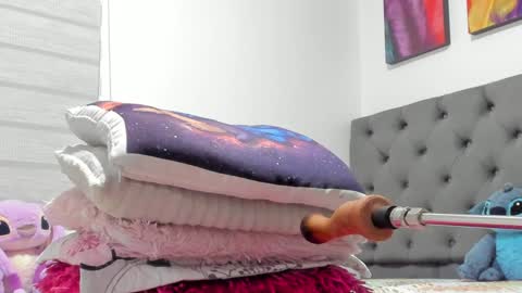 Snapshot of elizabeth_18_ chatting on January 19, 6:20 am ELIZA online show from January 19, 6:20 am