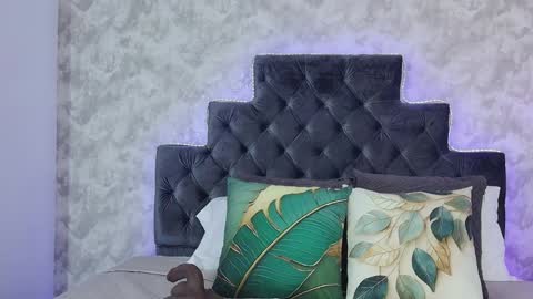 Elizabeth online show from April 8, 9:48 pm