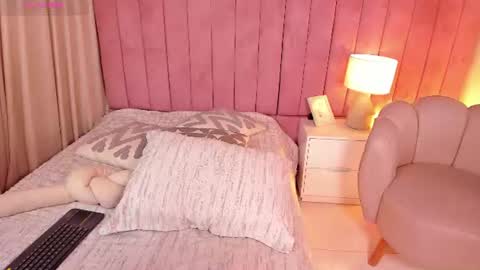 elizabeth_roche online show from July 13, 4:21 pm