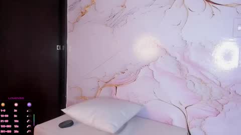 Elizabeth Swan online show from December 22, 2:47 pm