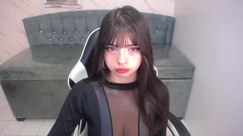 Snapshot of elizabeth_t_ chatting on May 1, 1:16 pm Elizabeth online show from May 1, 1:16 pm