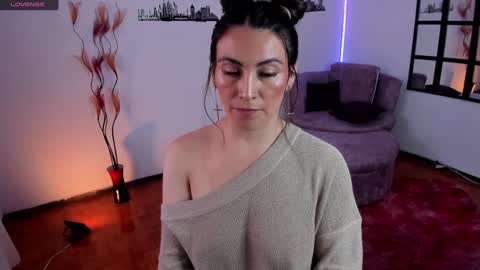 Elizabeth online show from December 13, 4:27 pm