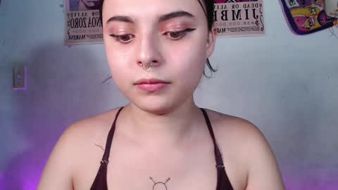 Snapshot of elizabeth_taylorxxx chatting on January 6, 12:05 am Elizabeth Taylor online show from January 6, 12:05 am