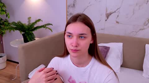 Snapshot of elizabethcash chatting on February 22, 7:36 pm Elizabeth online show from February 22, 7:36 pm