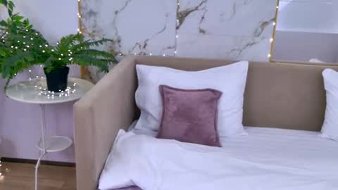 Elizabeth online show from January 13, 4:45 pm