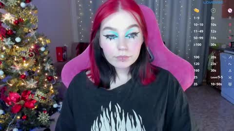 Snapshot of elizabethflowerr chatting on December 6, 4:36 am Eli online show from December 6, 4:36 am