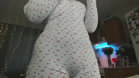 Snapshot of elizabethflowerr chatting on February 6, 3:06 am Eli online show from February 6, 3:06 am