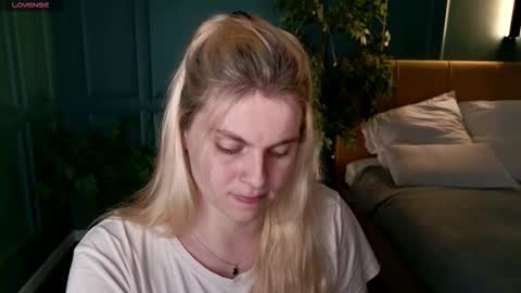 elizabethmad online show from September 22, 6:32 pm