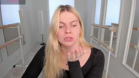 elizabethmad online show from September 25, 7:23 am