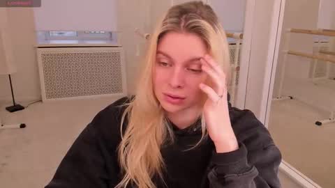 elizabethmad online show from October 21, 6:58 am