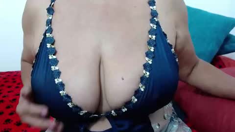 Snapshot of elizabethmiler chatting on May 6, 2:08 am ElizabethMiler online show from May 6, 2:08 am