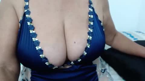 Snapshot of elizabethmiler chatting on May 25, 2:50 am ElizabethMiler online show from May 25, 2:50 am