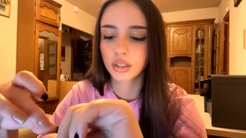 Mia online show from November 27, 1:24 pm