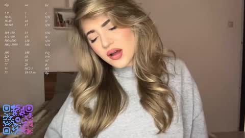 Mia online show from March 3, 5:08 pm