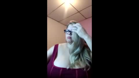 Elizabeth online show from April 21, 10:32 am