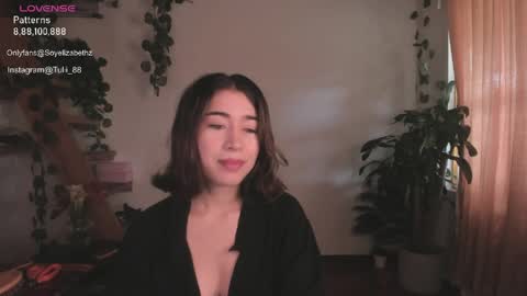 Snapshot of elizabethz chatting on May 9, 1:27 pm Tuli online show from May 9, 1:27 pm