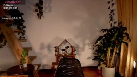 Snapshot of elizabethz chatting on June 22, 1:07 am Tuli online show from June 22, 1:07 am