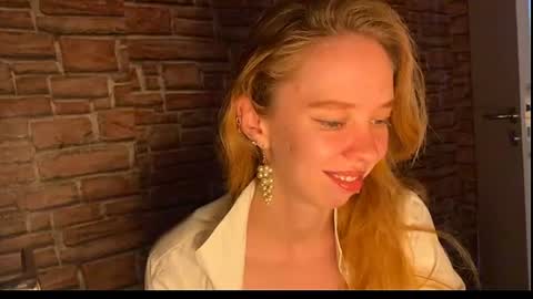 Snapshot of elizastorm chatting on July 9, 4:55 pm Eliza online show from July 9, 4:55 pm