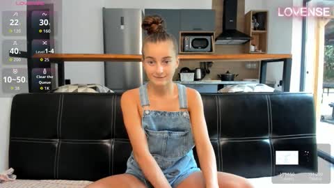 Snapshot of elizsweet chatting on October 25, 10:12 am Eliz                               online show from October 25, 10:12 am