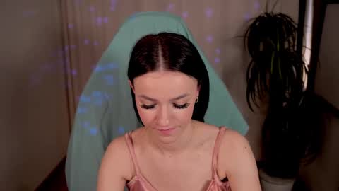 Snapshot of elizzza_ chatting on February 15, 8:44 am elizzza_ online show from February 15, 8:44 am