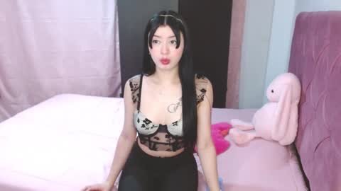 Snapshot of ella_2sweet chatting on February 13, 6:41 am Ella online show from February 13, 6:41 am